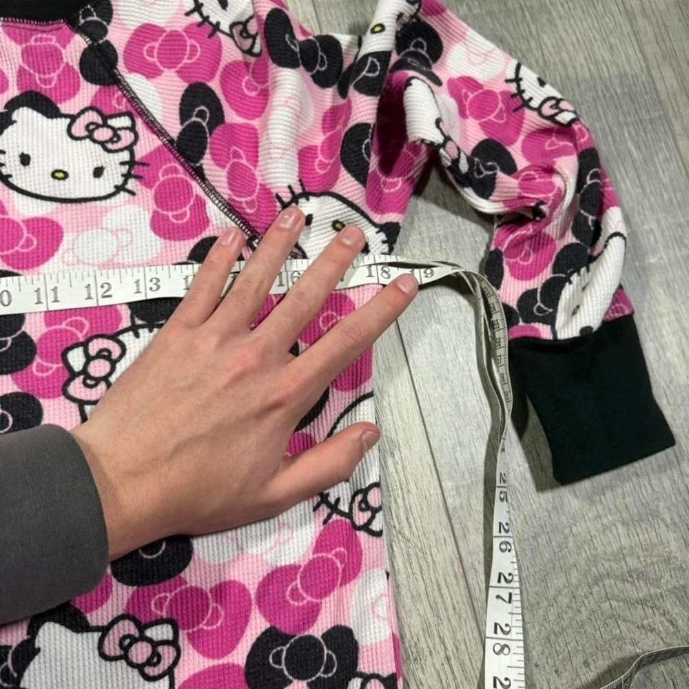 vintage 2010s scene core all over print hello Kitty, long sleeve thermal shirt - Picture 4 of 5